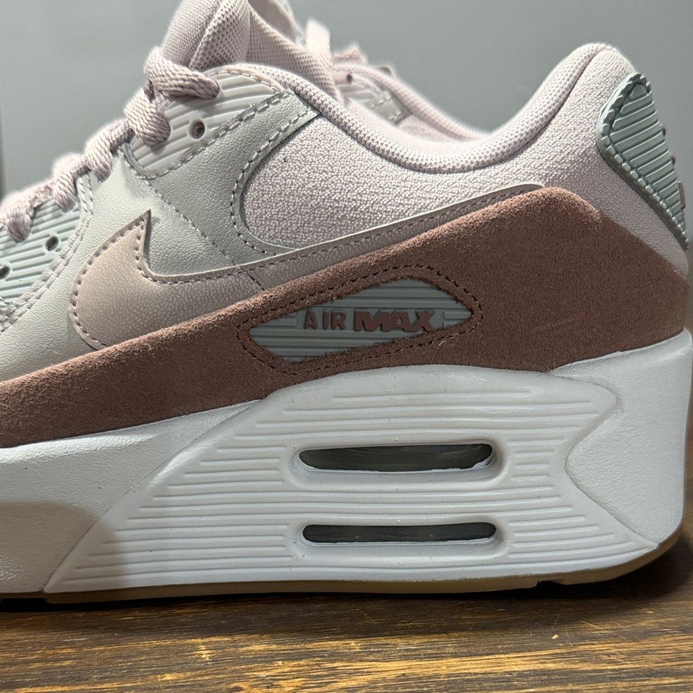 Nike Air Max LV8 platform Women's Sneakers - Picture 6 of 6